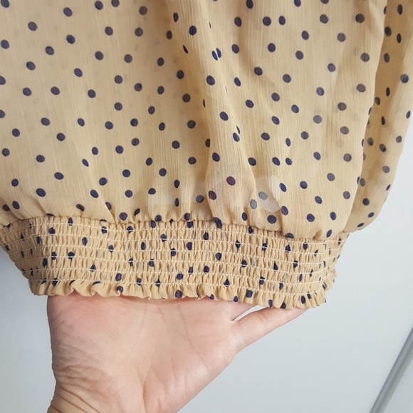Brand new Old Navy blouse with polka dots - Picture 3 of 5
